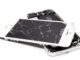 Smartphone com a tela quebrada representando produto com defeito