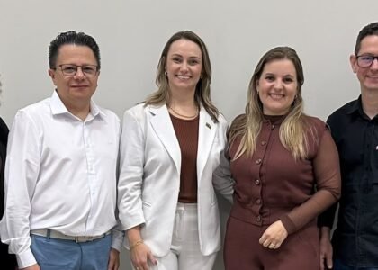 Participantes da plenária regional da Facisc em Maravilha (SC) reunidos para foto